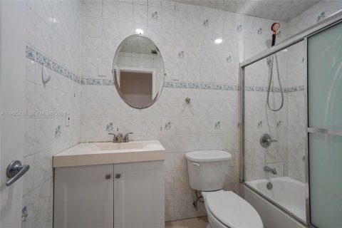 Casa en venta en Hollywood, Florida, 3 dormitorios, 128.58 m2 № 1996158 - foto 25