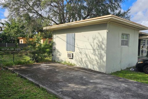 Propiedad comercial en venta en North Miami Beach, Florida, 162.95 m2 № 1990373 - foto 7