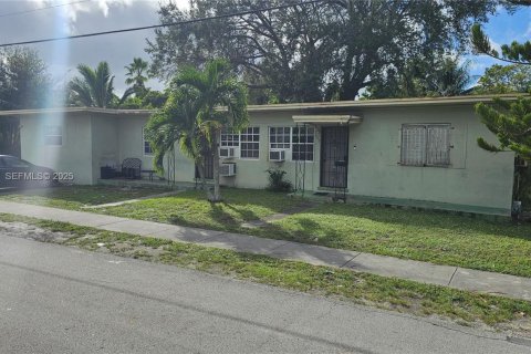 Propiedad comercial en venta en North Miami Beach, Florida, 162.95 m2 № 1990373 - foto 3