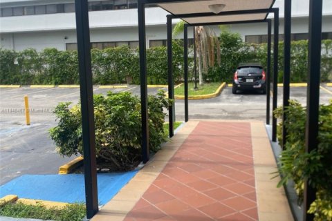 Condominio en venta en Miami, Florida, 35.77 m2 № 1857173 - foto 3