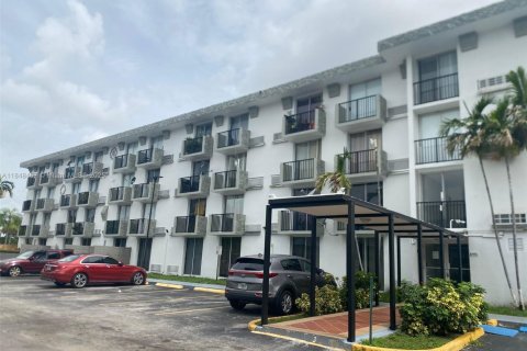 Condominio en venta en Miami, Florida, 35.77 m2 № 1857173 - foto 1