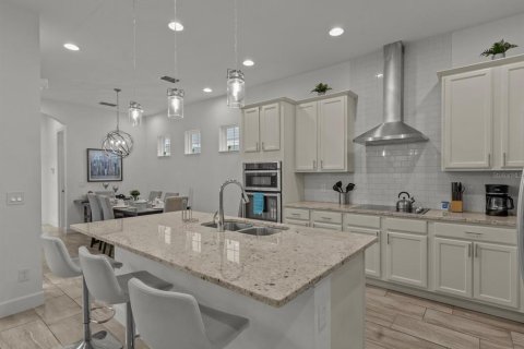 House in Four Corners, Florida 5 bedrooms, 285.77 sq.m. № 1512879 - photo 14