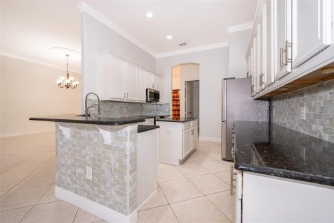House in BELLALAGO in Kissimmee, Florida 4 bedrooms, 282.14 sq.m. № 1885190 - photo 13
