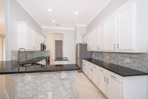 House in BELLALAGO in Kissimmee, Florida 4 bedrooms, 282.14 sq.m. № 1885190 - photo 11