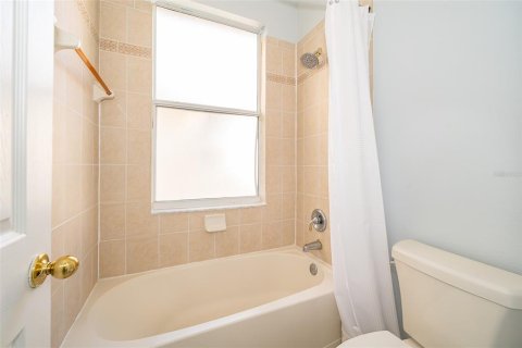 House in BELLALAGO in Kissimmee, Florida 4 bedrooms, 282.14 sq.m. № 1885190 - photo 25