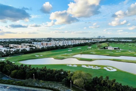 Condo in Hallandale Beach, Florida, 2 bedrooms  № 1990629 - photo 13