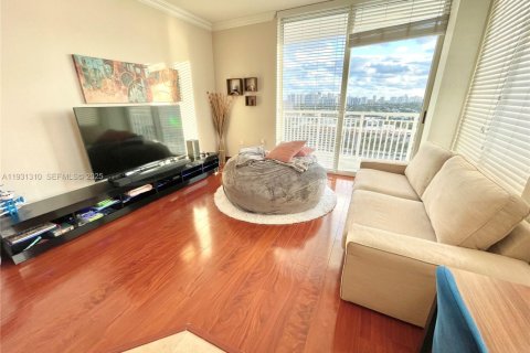Condo in Hallandale Beach, Florida, 2 bedrooms  № 1990629 - photo 3