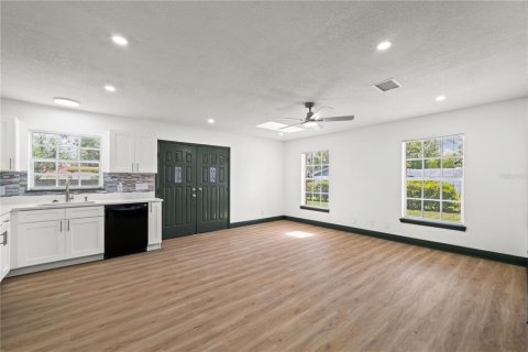 House in Lutz, Florida 5 bedrooms, 272.2 sq.m. № 1819230 - photo 27
