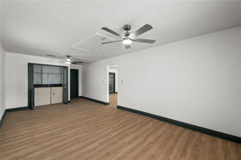 House in Lutz, Florida 5 bedrooms, 272.2 sq.m. № 1819230 - photo 9