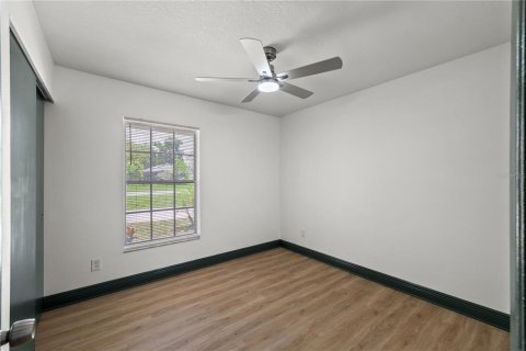 House in Lutz, Florida 5 bedrooms, 272.2 sq.m. № 1819230 - photo 15
