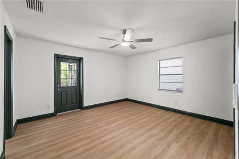 House in Lutz, Florida 5 bedrooms, 272.2 sq.m. № 1819230 - photo 17