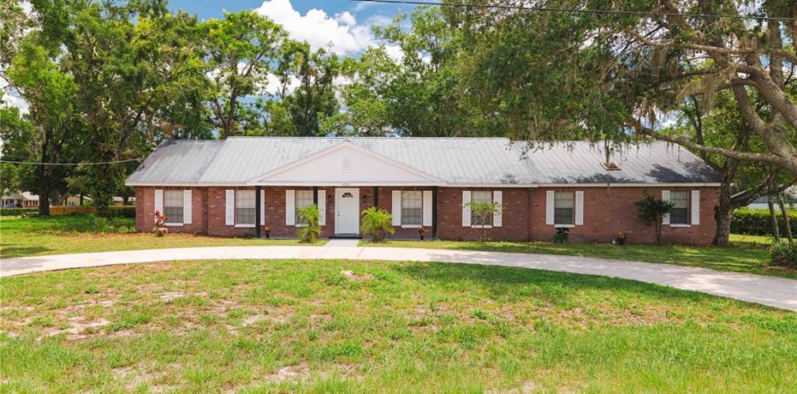 House in Lutz, Florida 5 bedrooms, 272.2 sq.m. № 1819230