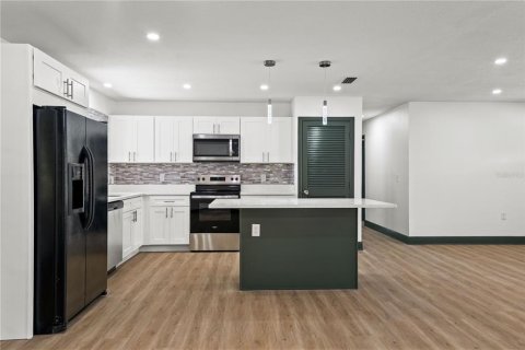 House in Lutz, Florida 5 bedrooms, 272.2 sq.m. № 1819230 - photo 5