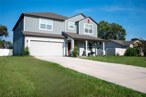 House in Spring Hill, Florida 6 bedrooms, 289.39 sq.m. № 1911782 - photo 1