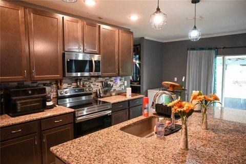 House in Spring Hill, Florida 6 bedrooms, 289.39 sq.m. № 1911782 - photo 5