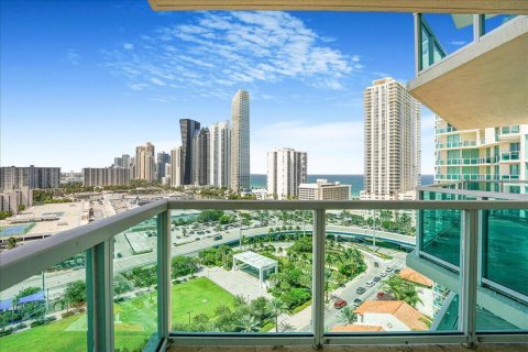 Condo in Sunny Isles Beach, Florida, 3 bedrooms  № 2147331 - photo 16