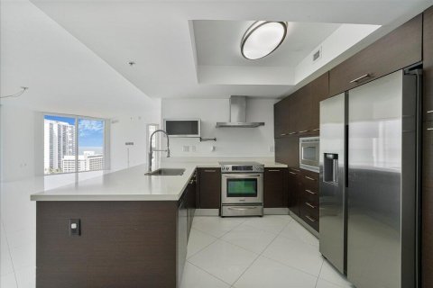 Condo in Sunny Isles Beach, Florida, 3 bedrooms  № 2147331 - photo 2