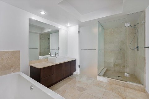 Condo in Sunny Isles Beach, Florida, 3 bedrooms  № 2147331 - photo 14
