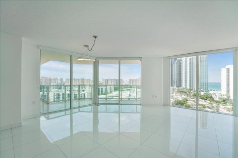 Condo in Sunny Isles Beach, Florida, 3 bedrooms  № 2147331 - photo 9