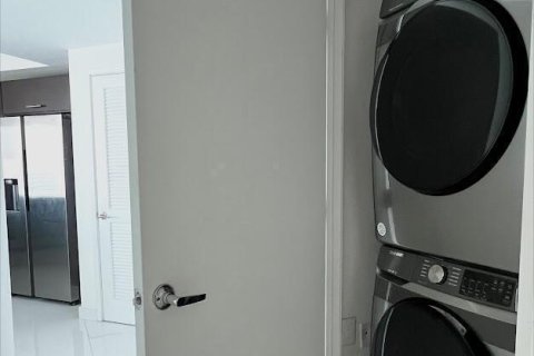 Condo in Sunny Isles Beach, Florida, 3 bedrooms  № 2147331 - photo 15