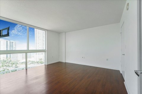 Condo in Sunny Isles Beach, Florida, 3 bedrooms  № 2147331 - photo 13