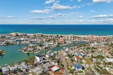 Casa en Madeira Beach, Florida 2 dormitorios, 96.99 m2 № 2142456