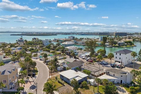 Casa en venta en Madeira Beach, Florida, 2 dormitorios, 96.99 m2 № 2142456 - foto 15