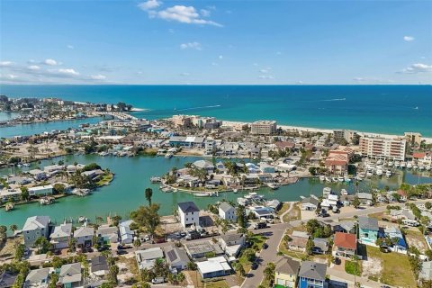 Casa en venta en Madeira Beach, Florida, 2 dormitorios, 96.99 m2 № 2142456 - foto 9