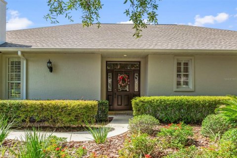 House in Crystal River, Florida 3 bedrooms, 241.36 sq.m. № 2273187