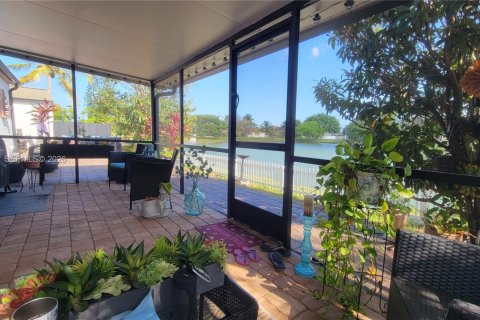 House in Boca Raton, Florida 3 bedrooms, 105.17 sq.m. № 1997402 - photo 3