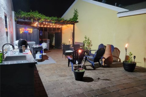 House in Boca Raton, Florida 3 bedrooms, 105.17 sq.m. № 1997402 - photo 4