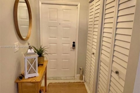 House in Boca Raton, Florida 3 bedrooms, 105.17 sq.m. № 1997402 - photo 25