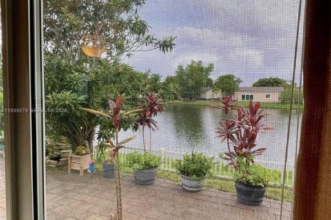 House in Boca Raton, Florida 3 bedrooms, 105.17 sq.m. № 1997402 - photo 28