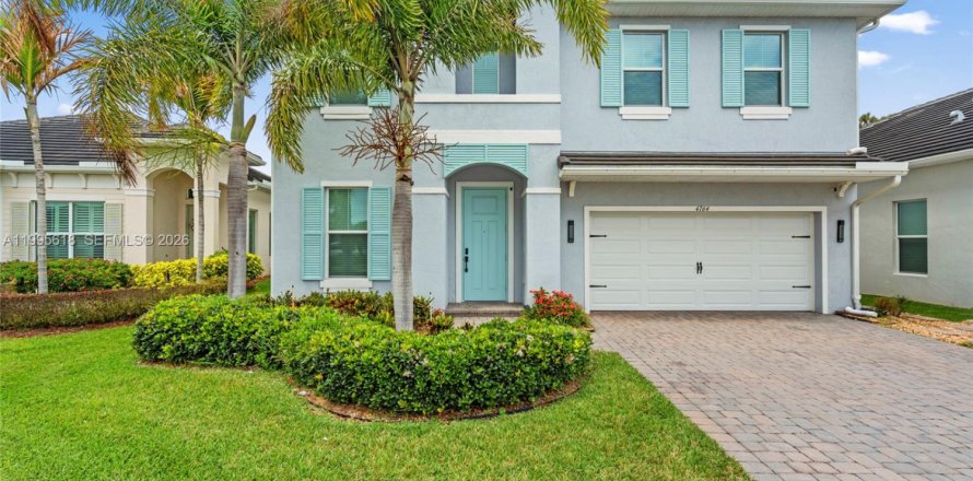 House in Stuart, Florida 4 bedrooms, 271.09 sq.m. № 2064527