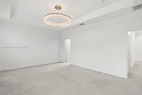 House in Stuart, Florida 4 bedrooms, 271.09 sq.m. № 2064527 - photo 24