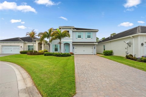 House in Stuart, Florida 4 bedrooms, 271.09 sq.m. № 2064527 - photo 3