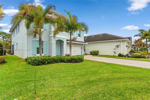 House in Stuart, Florida 4 bedrooms, 271.09 sq.m. № 2064527 - photo 5