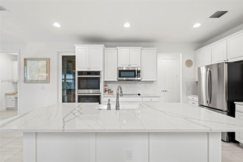 House in Stuart, Florida 4 bedrooms, 271.09 sq.m. № 2064527 - photo 18