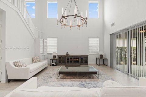 House in Stuart, Florida 4 bedrooms, 271.09 sq.m. № 2064527 - photo 10