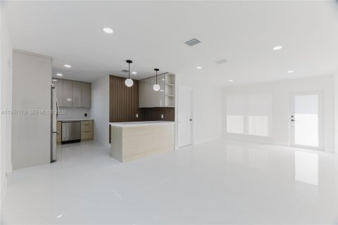 House in West Park, Florida 3 bedrooms, 97.55 sq.m. № 2011219