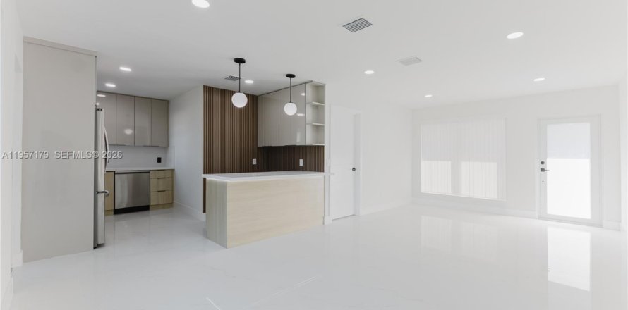 House in West Park, Florida 3 bedrooms, 97.55 sq.m. № 2011219