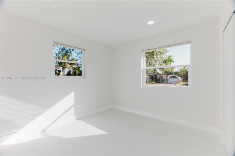 House in West Park, Florida 3 bedrooms, 97.55 sq.m. № 2011219 - photo 21