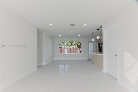 House in West Park, Florida 3 bedrooms, 97.55 sq.m. № 2011219 - photo 15