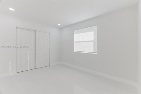 House in West Park, Florida 3 bedrooms, 97.55 sq.m. № 2011219 - photo 17