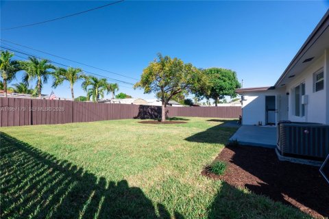 House in West Park, Florida 3 bedrooms, 97.55 sq.m. № 2011219 - photo 3