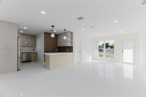 House in West Park, Florida 3 bedrooms, 97.55 sq.m. № 2011219 - photo 12