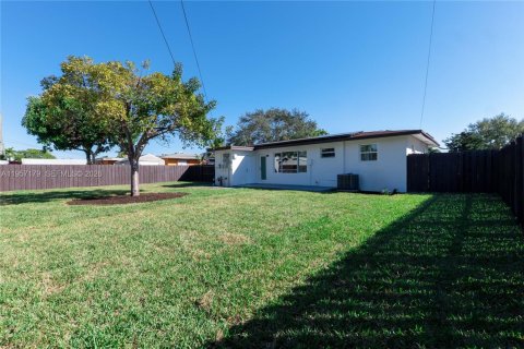 House in West Park, Florida 3 bedrooms, 97.55 sq.m. № 2011219 - photo 5