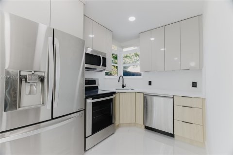 House in West Park, Florida 3 bedrooms, 97.55 sq.m. № 2011219 - photo 13