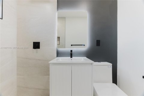 House in West Park, Florida 3 bedrooms, 97.55 sq.m. № 2011219 - photo 20