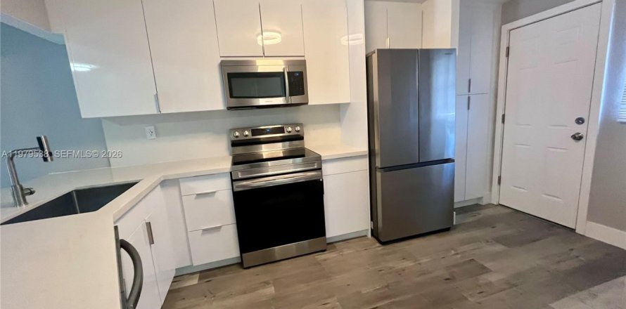 Кондоминиум с 2 спальнями в Майами, Флорида № 2050395